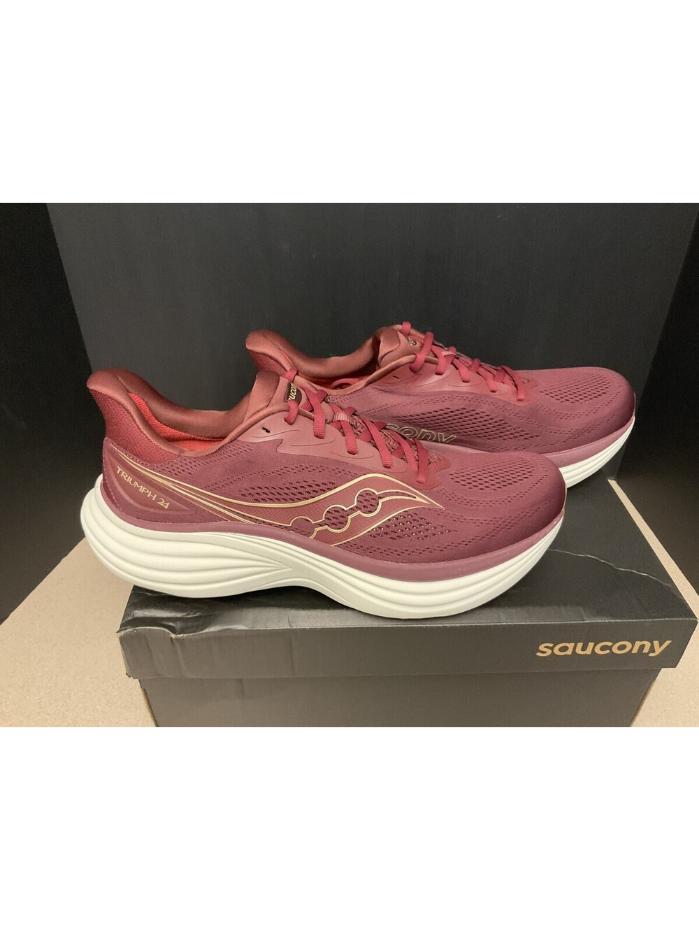 New! Mens Saucony Triumph 24 Maroon/Aureate Athletic Shoes. Size 12. Awesome!!!